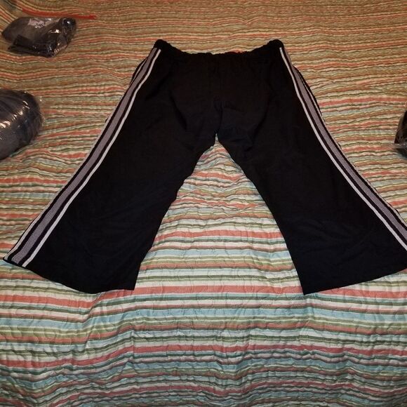 St. Johns bay track capris. ^ - Picture 2 of 3